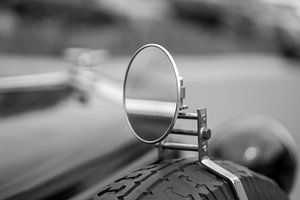alter Autospiegel Oldtimer, Schwarz-Weiß-Fotografie