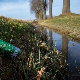 Beuningen 21-02-2021. Cans in a ditch and along the side of the road. PHOTO: GER LOEFFEN by Ger Loeffen