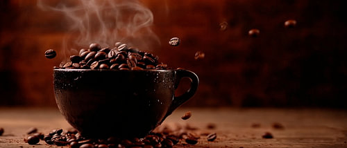 Dampfer Kaffee und fliegende Bohnen