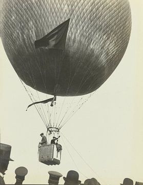 Hot air balloon, 1908 by Currently Past