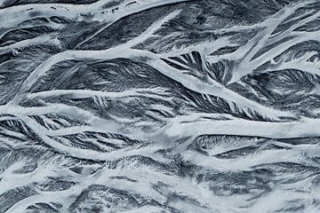 Abstract Aerial View of Frozen River Patterns in Iceland van Arda Acar