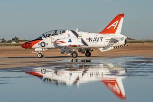 Amerikanische T-45 Goshawk auf der NAF El Centro rollt zur Startbahn für den Abflug.