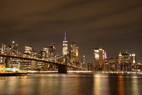 Ligne d'horizon de la ville de New York - photographie du soir