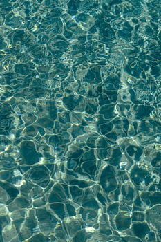 Wasser in einem Pool | Reisefotografie Druck | Griechenland