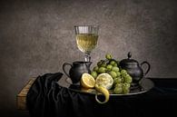 Nature morte moderne - Vin blanc et raisins par Marjolein van Middelkoop Aperçu