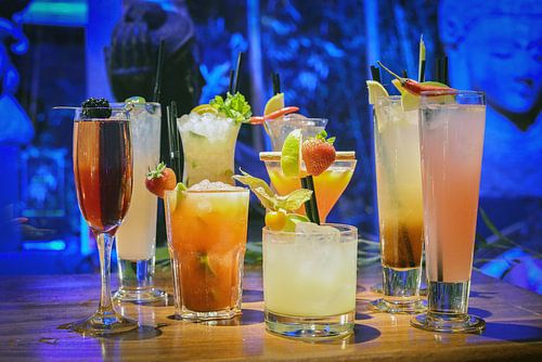 Ibiza cocktails in kleurvolle setting