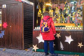 Stroll around the Christmas market