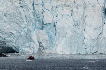 Krakende gletsjer Alaska van Dirk Fransen