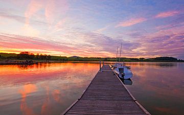 Romantische avondsfeer aan de Wallersee van Christa Kramer