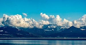 Schweizer Alpen mit Wolken