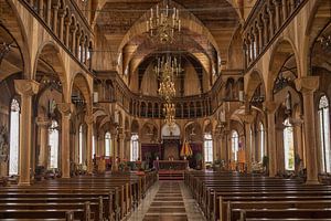 Das Innere der hölzernen Sint Petrus und Paulus Kathedrale in Paramaribo