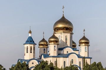 Russische kerk in Tamasos in Cyprus met blauwe en gouden torens