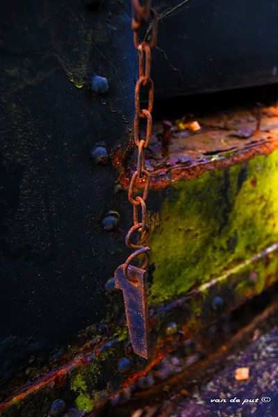 aan de ketting by Vincent Van de put