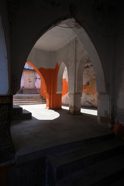 Mystik und Tradition in Than Monastery von Frank Photos