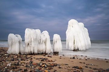 Buhne im Winter an der Küste der Ostsee bei Kühlungsborn. von Rico Ködder