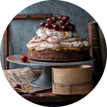 Kastanje mousse cake met caramel-gecoate kersen van BeeldigBeeld Food & Lifestyle