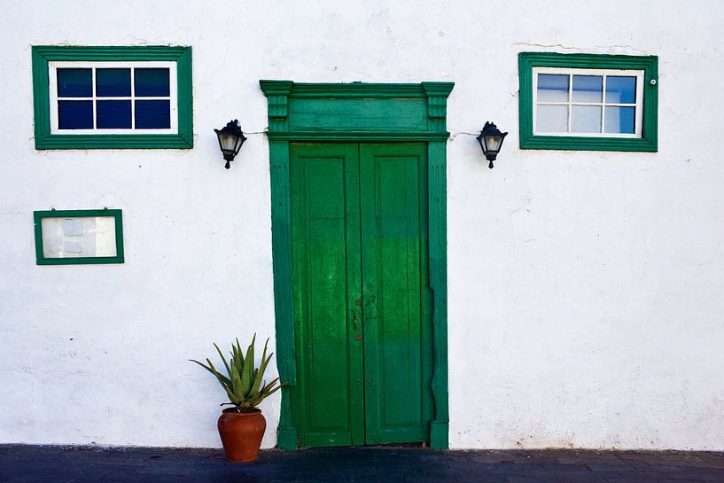Oude deur in Lanzarote van Anja B. Schäfer