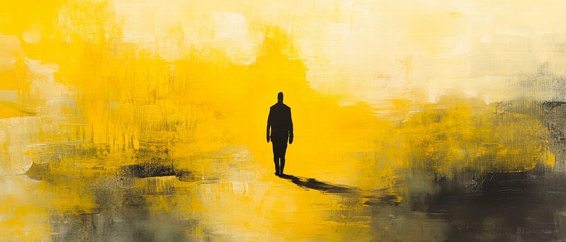 Einsamer Wanderer in Gelbton – Abstrakt von Poster Art Shop