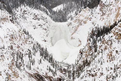 Waterval in Yellowstone Nationaal Park in de winter