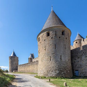 Türme auf der Mauer um die antike Stadt Carcassonne in Frankreich