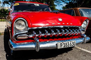 Rode oldtimer Desoto in Havana Cuba van Dieter Walther