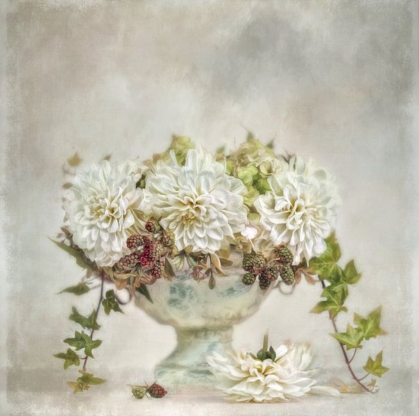 Vintage Flowers #01 van Lizzy Pe