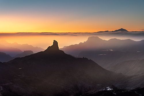 Landschap op Gran Canaria bij zonsondergang.