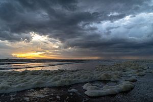 Coucher de soleil atmosphérique 3 sur Peter van der Waard