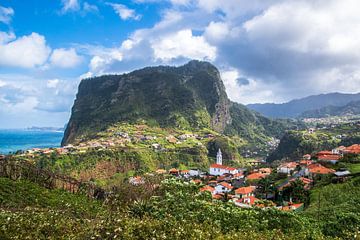 De Arendsrots - Blikvanger aan noordkust van Madeira van Janneke Kaim