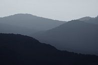 Zonsondergang in de bergen van Dennis Claessens thumbnail