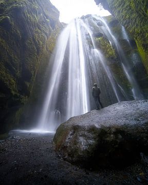 Geobsedeerd door de waterval Gljufrabui van Roy Poots