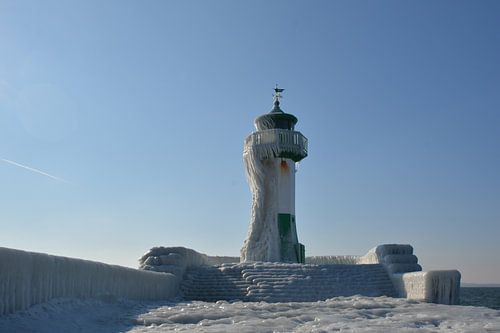 Vuurtoren aan de kade in Sassnitz, eiland Rügen