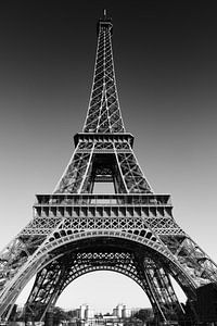 Tour Eiffel à Paris / noir et blanc sur Lorena Cirstea