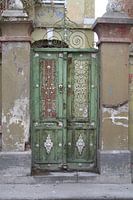 Metalen deuren op Lesbos