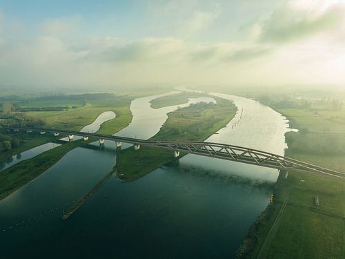 Hanzeboog treinbrug over de IJssel van bovenaf