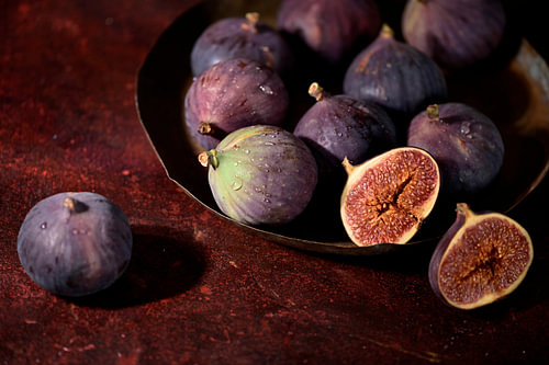 Food photograph of fresh figs