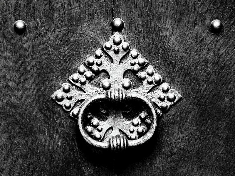 Knock Knock (heurtoir de porte en noir et blanc) par Caroline Lichthart