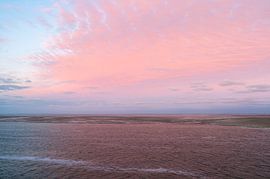 Rosa Sonnenuntergang über dem Wattenmeer von Wad of Wonders