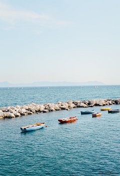 Boote im Hafen von Neapel | Farbenfrohe Reisefotografie