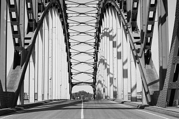 Ijsselbrug. by Irene Doorten