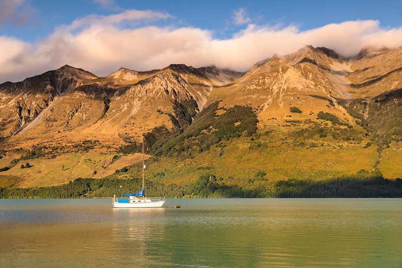 Zeilboot in de Glenorchy Lagoon, Nieuw-Zeeland van Markus Lange