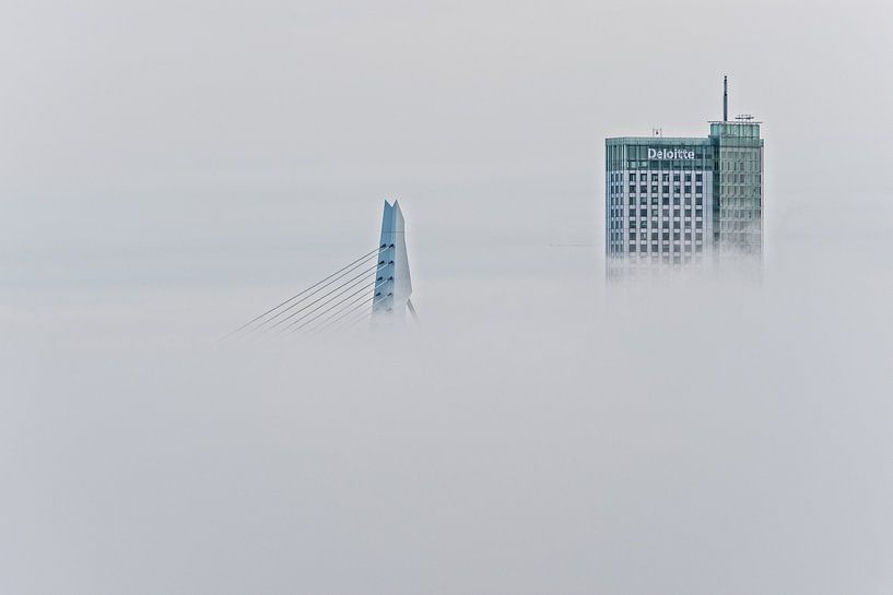 Pont Erasmus et Maastoren | brouillard Rotterdam par Rob de Voogd / zzapback