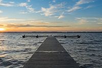 Een mooie kleurrijke zonsopkomst over het Zuidlaardermeer in Groningen