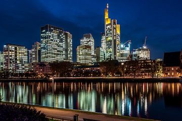 Frankfurt City bei Nacht von Thomas Riess