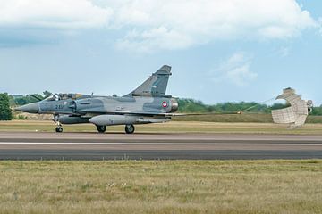 Dassault Mirage 2000-5F met remparachute. van Jaap van den Berg