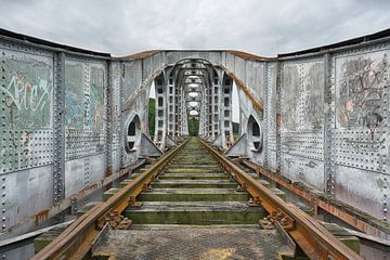 De oude spoorwegbrug - Verloren plaatsen van Rolf Schnepp