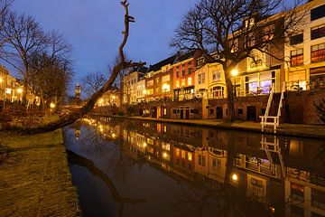 Oudegracht in Utrecht tussen Geertebrug en Smeebrug van Donker Utrecht
