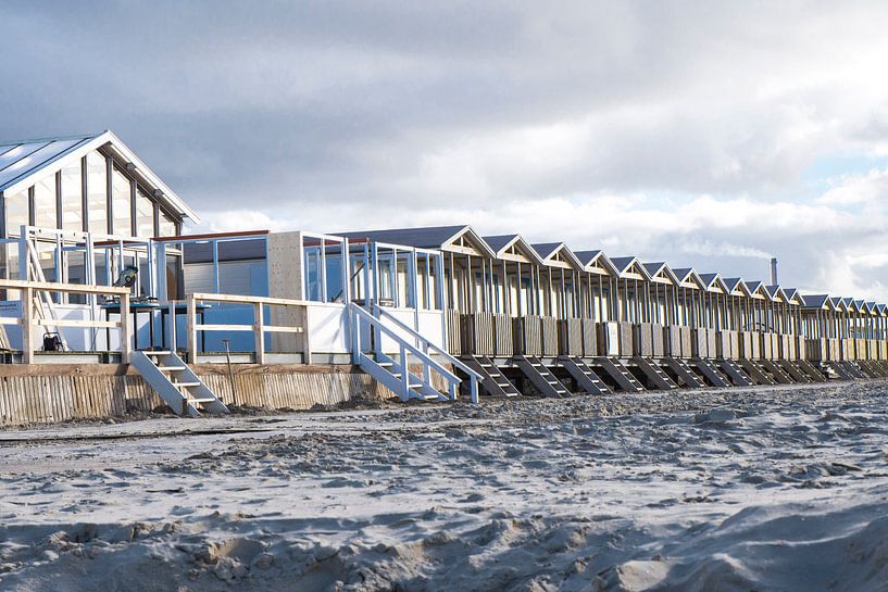 Strandhuisjes bij Wijk aan Zee by Corali Evegroen