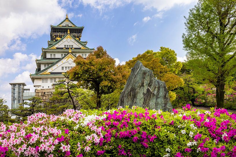 Historic and idyllic Osaka Castle by Melanie Viola