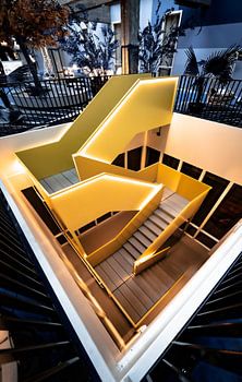 Gele trap in Roommate Bruno, Rotterdam